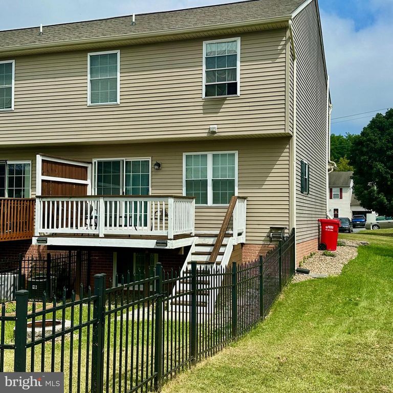 2 SUE CIR, Lebanon, PA 17042