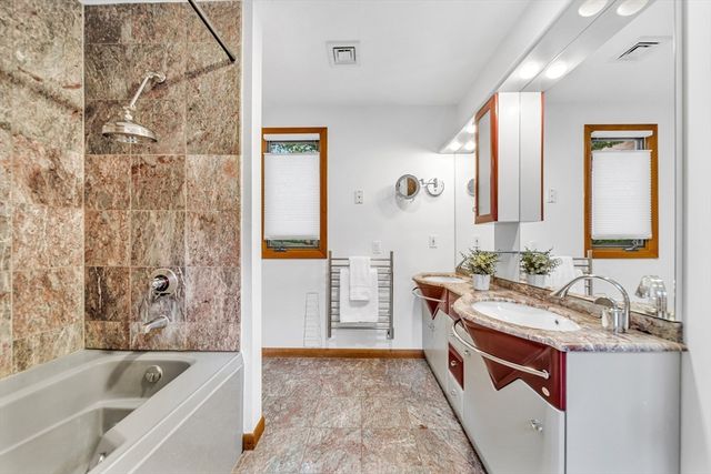 16 Carthay Cir 16, Newton, MA 02461