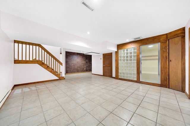 16 Carthay Cir 16, Newton, MA 02461