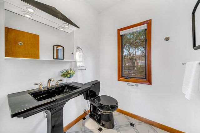 16 Carthay Cir 16, Newton, MA 02461