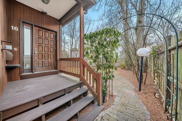 16 Carthay Cir 16, Newton, MA 02461