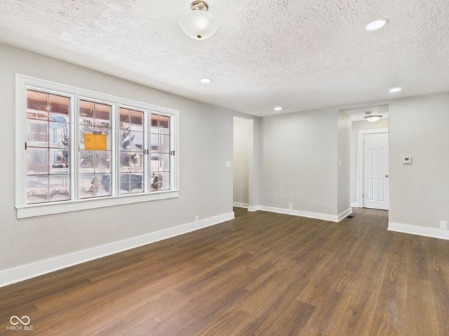 523 N 16th Street, Elwood, IN 46036