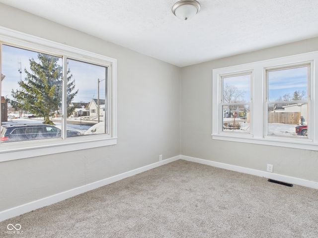 523 N 16th Street, Elwood, IN 46036