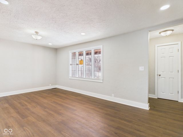 523 N 16th Street, Elwood, IN 46036