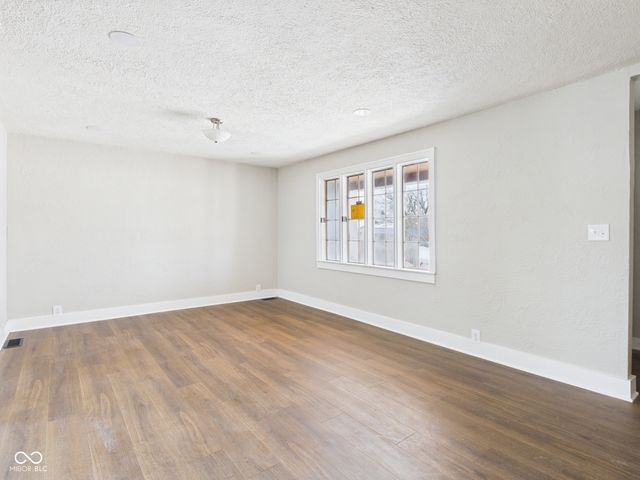 523 N 16th Street, Elwood, IN 46036