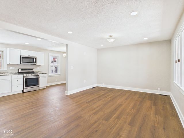 523 N 16th Street, Elwood, IN 46036