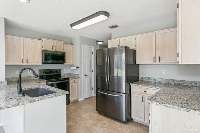 6545 Fern St, Navarre, FL 32566