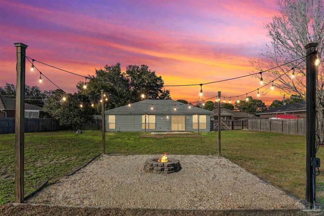 6545 Fern St, Navarre, FL 32566