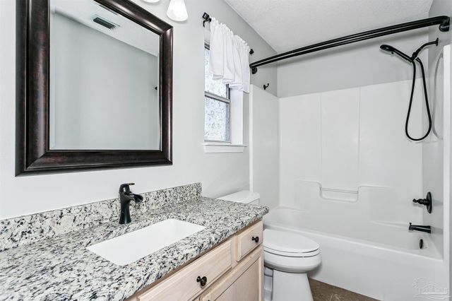 6545 Fern St, Navarre, FL 32566