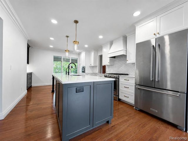 1330 Meadow Green Lane, Linden, MI 48451