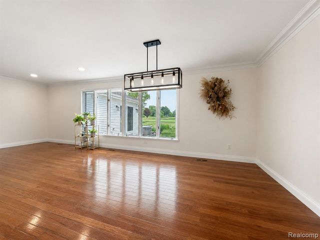 1330 Meadow Green Lane, Linden, MI 48451