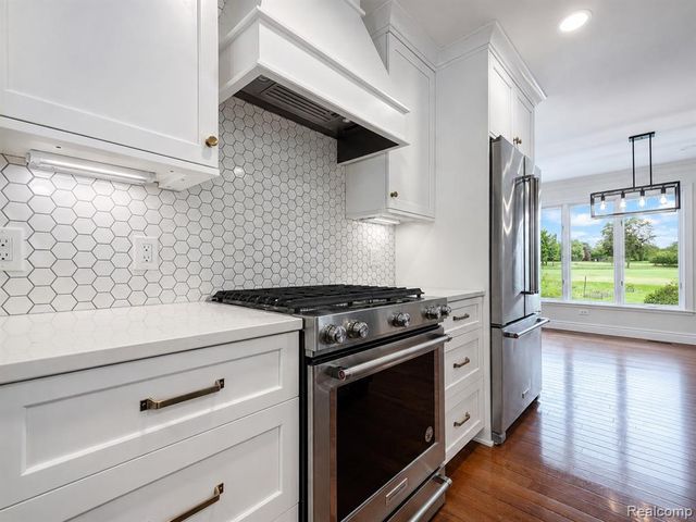 1330 Meadow Green Lane, Linden, MI 48451