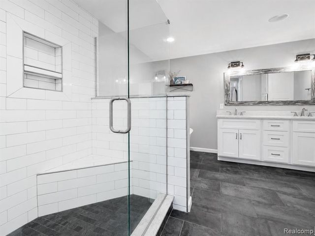 1330 Meadow Green Lane, Linden, MI 48451