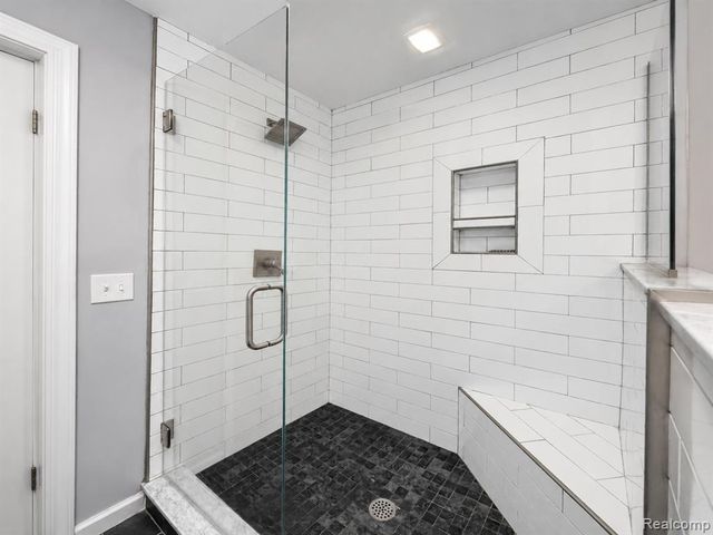 1330 Meadow Green Lane, Linden, MI 48451