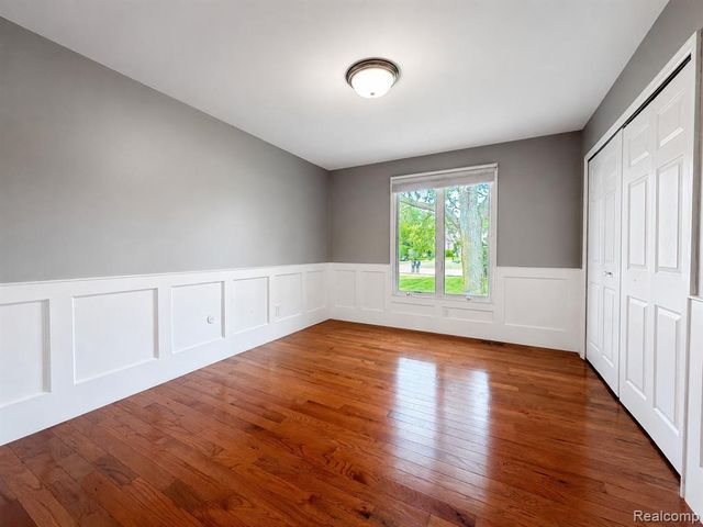 1330 Meadow Green Lane, Linden, MI 48451