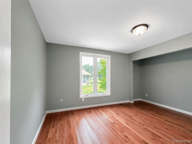 1330 Meadow Green Lane, Linden, MI 48451