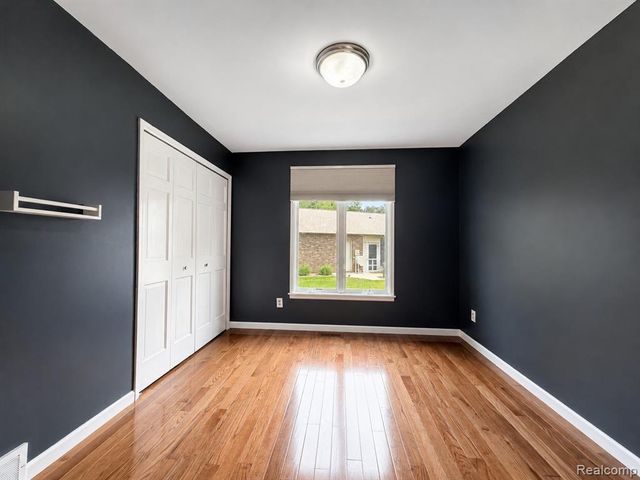 1330 Meadow Green Lane, Linden, MI 48451