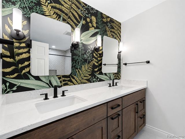 1330 Meadow Green Lane, Linden, MI 48451