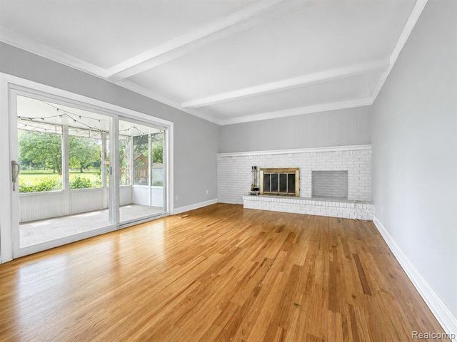 1330 Meadow Green Lane, Linden, MI 48451