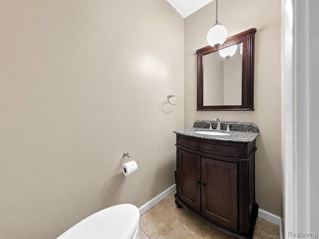 1330 Meadow Green Lane, Linden, MI 48451