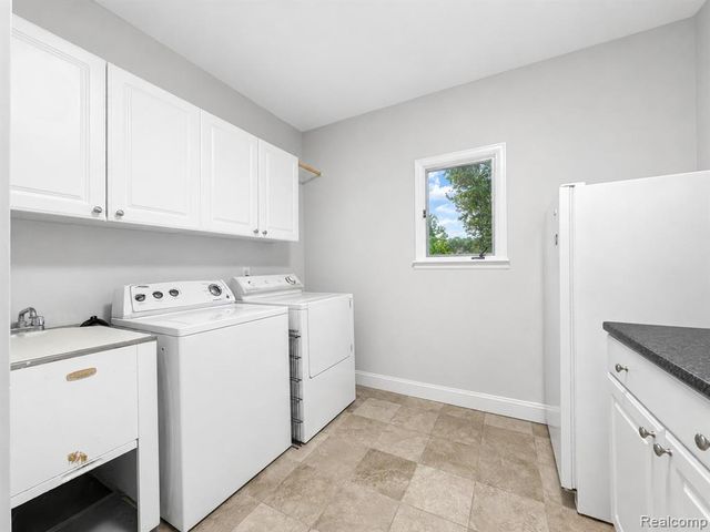 1330 Meadow Green Lane, Linden, MI 48451