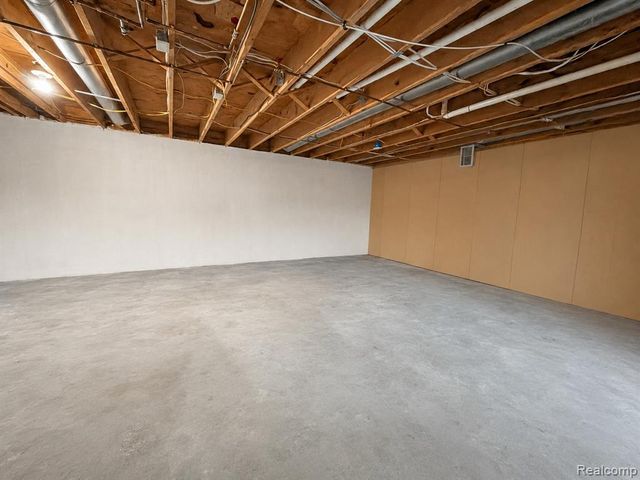 1330 Meadow Green Lane, Linden, MI 48451