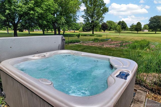 1330 Meadow Green Lane, Linden, MI 48451
