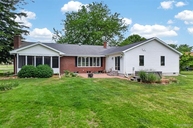 1330 Meadow Green Lane, Linden, MI 48451