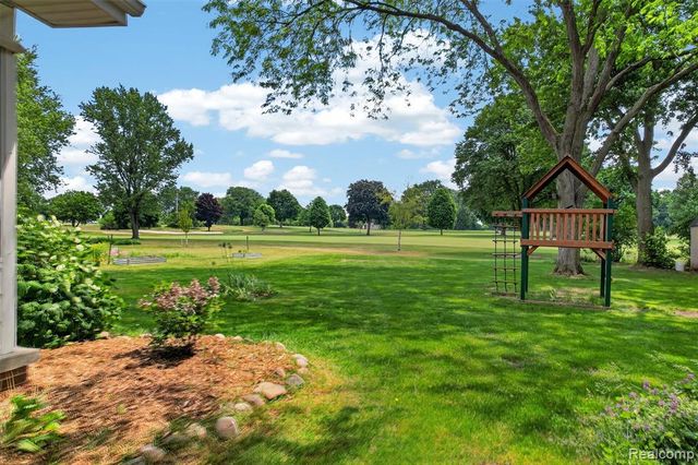 1330 Meadow Green Lane, Linden, MI 48451