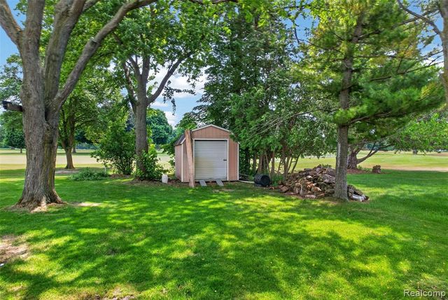 1330 Meadow Green Lane, Linden, MI 48451
