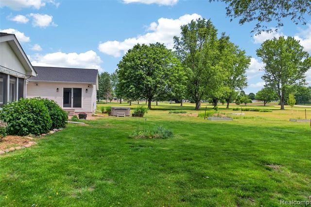 1330 Meadow Green Lane, Linden, MI 48451