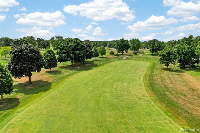 1330 Meadow Green Lane, Linden, MI 48451