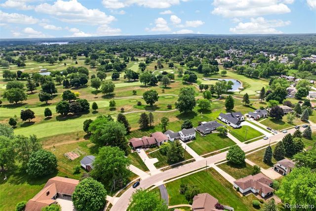 1330 Meadow Green Lane, Linden, MI 48451