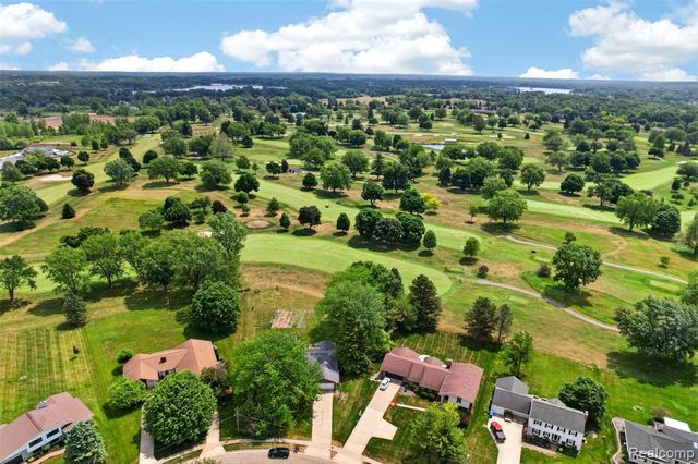 1330 Meadow Green Lane, Linden, MI 48451