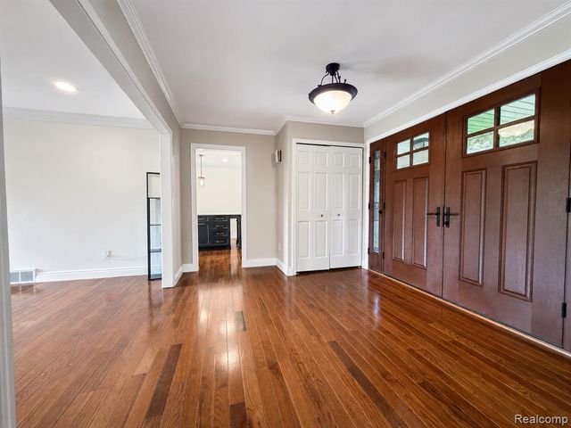 1330 Meadow Green Lane, Linden, MI 48451