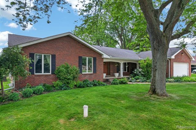 1330 Meadow Green Lane, Linden, MI 48451