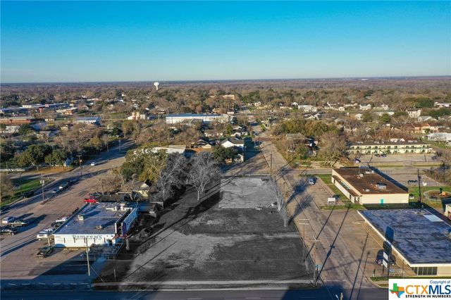 1407 N NAVARR0, Victoria, TX 77904