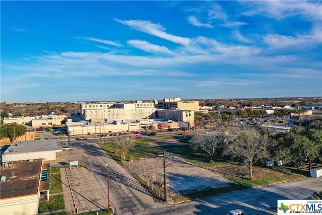 1407 N NAVARR0, Victoria, TX 77904