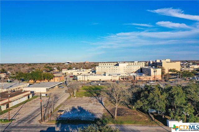 1407 N NAVARR0, Victoria, TX 77904