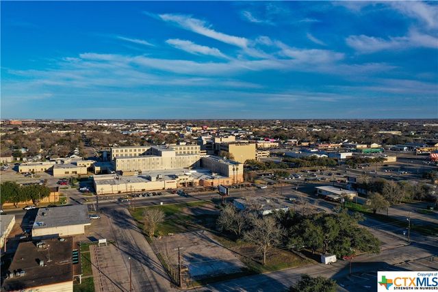 1407 N NAVARR0, Victoria, TX 77904