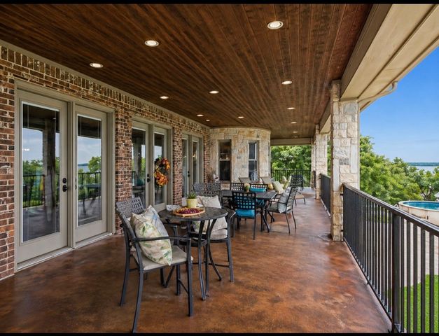 826 Cimmarron Bay Drive, Runaway Bay, TX 76426