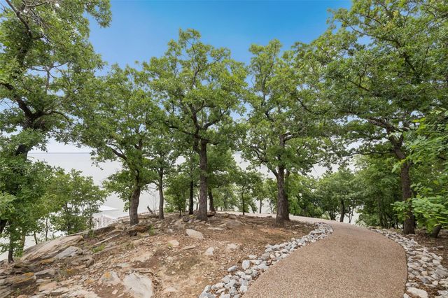 826 Cimmarron Bay Drive, Runaway Bay, TX 76426