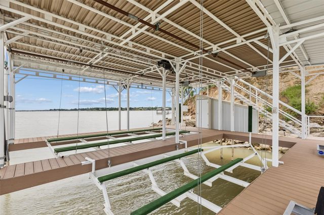 826 Cimmarron Bay Drive, Runaway Bay, TX 76426