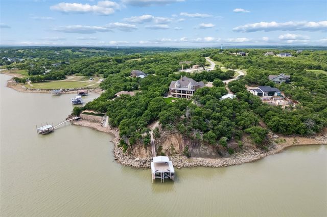 826 Cimmarron Bay Drive, Runaway Bay, TX 76426