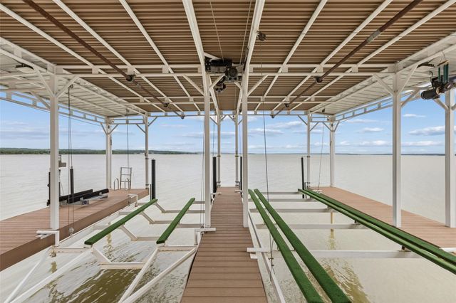 826 Cimmarron Bay Drive, Runaway Bay, TX 76426