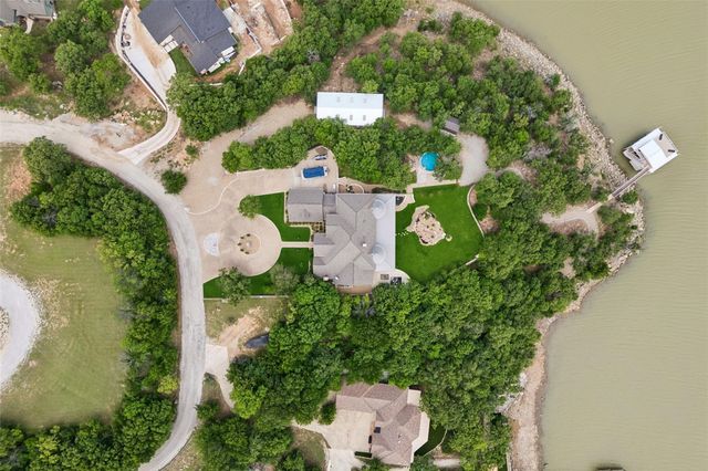 826 Cimmarron Bay Drive, Runaway Bay, TX 76426