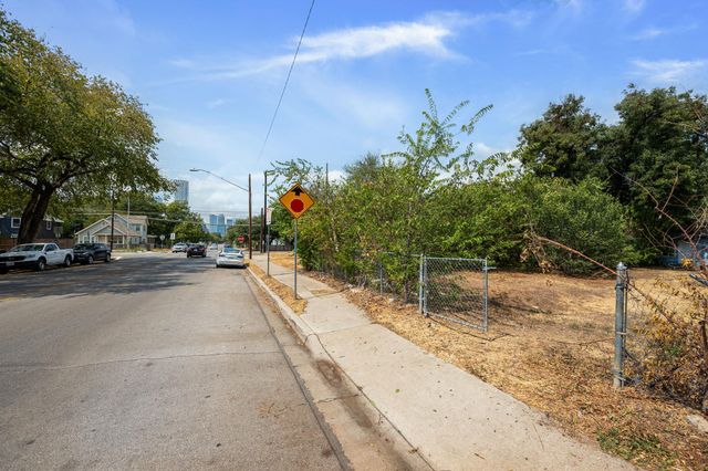 1906 E 2nd ST, Austin, TX 78702