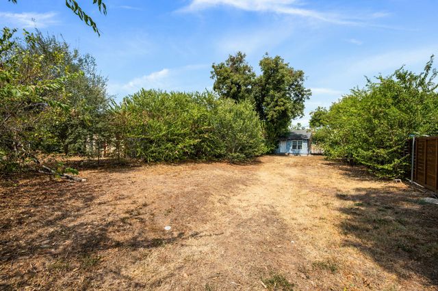 1906 E 2nd ST, Austin, TX 78702