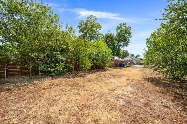 1906 E 2nd ST, Austin, TX 78702