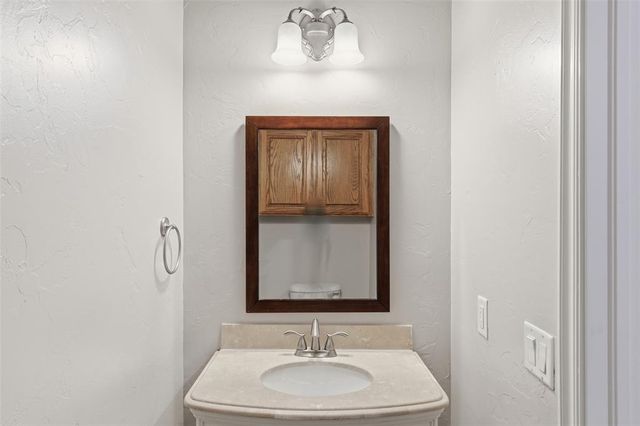 2716 Warwick Place, Edmond, OK 73013